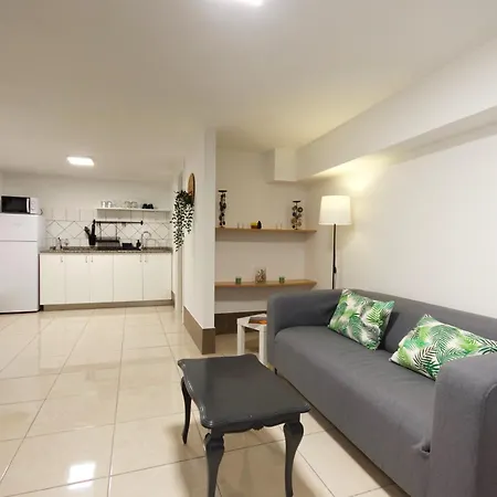 Апартаменты Two Bedrooms Close To Airport *