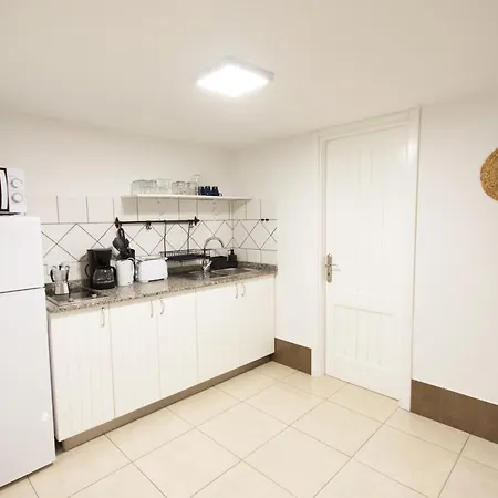 Two Bedrooms Close To Airport Апартаменты *