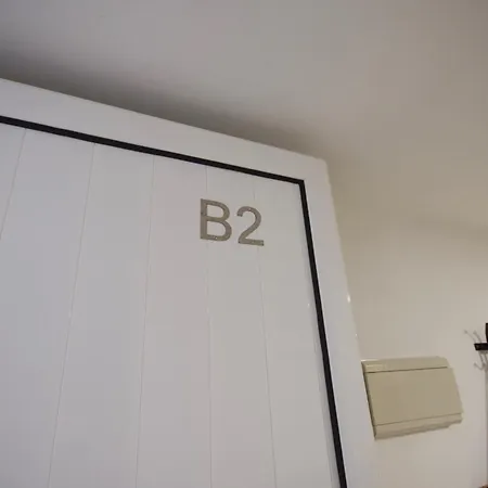 Апартаменты Two Bedrooms Close To Airport Каррисаль
