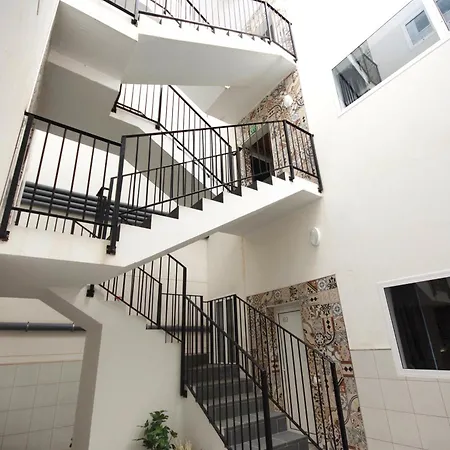 Two Bedrooms Close To Airport Апартаменты Каррисаль