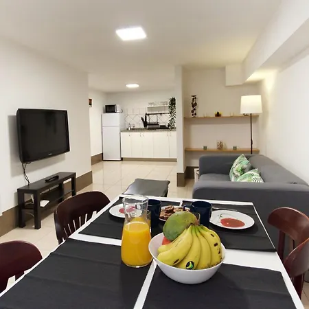 Two Bedrooms Close To Airport Апартаменты