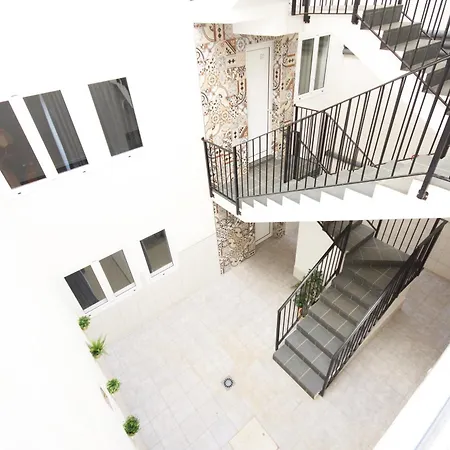 Two Bedrooms Close To Airport Апартаменты Каррисаль