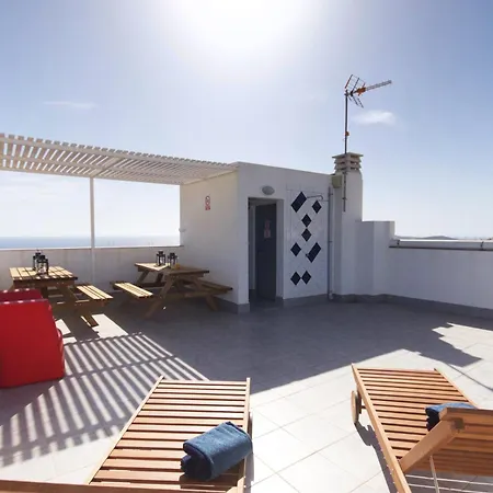 Two Bedrooms Close To Airport Каррисаль
