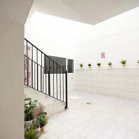 Two Bedrooms Close To Airport