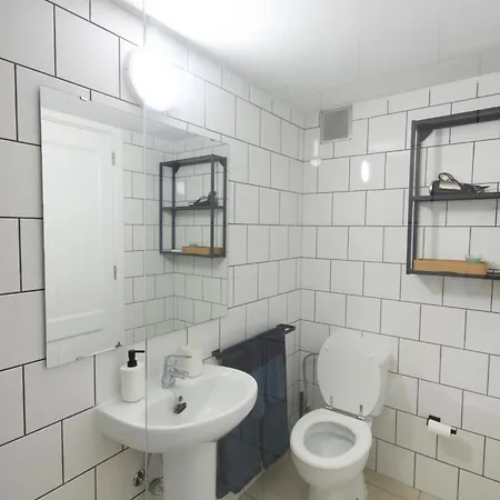 Апартаменты Two Bedrooms Close To Airport