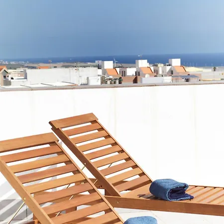 Two Bedrooms Close To Airport Апартаменты Каррисаль