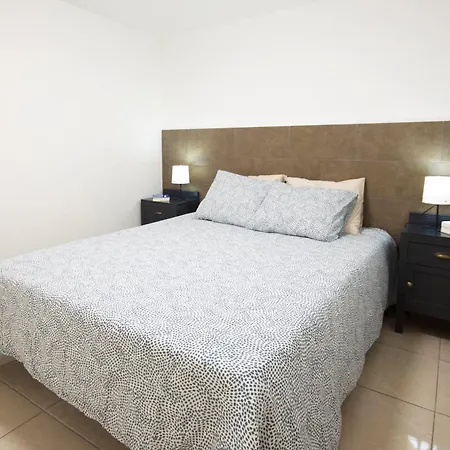 Апартаменты Two Bedrooms Close To Airport Каррисаль