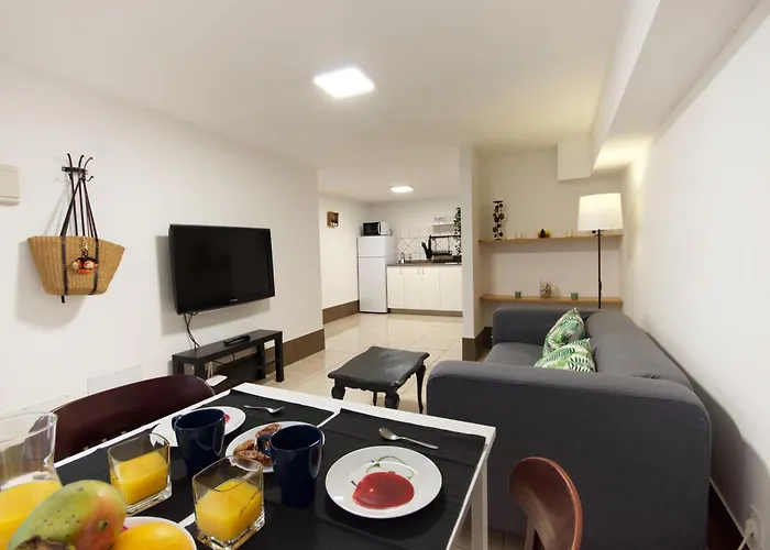 Апартаменты Two Bedrooms Close To Airport *