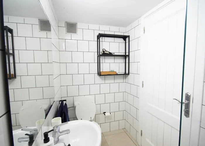 Two Bedrooms Close To Airport