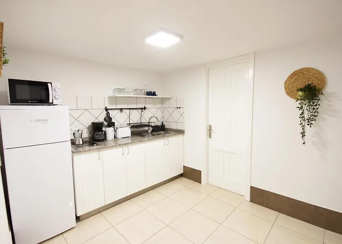 Two Bedrooms Close To Airport Апартаменты *