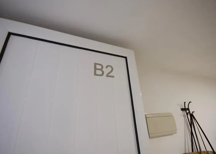 Апартаменты Two Bedrooms Close To Airport Каррисаль