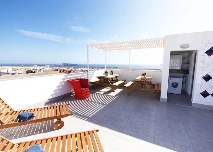 Апартаменты Two Bedrooms Close To Airport Каррисаль