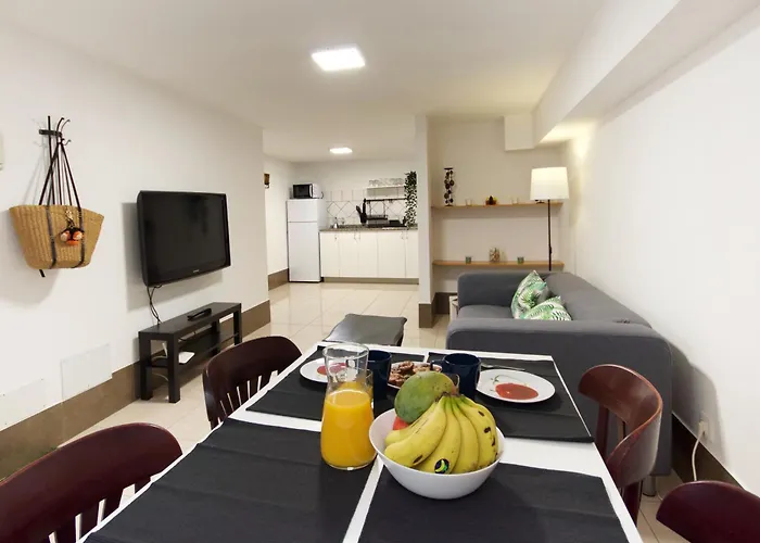 Two Bedrooms Close To Airport Апартаменты