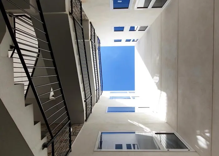 Two Bedrooms Close To Airport *