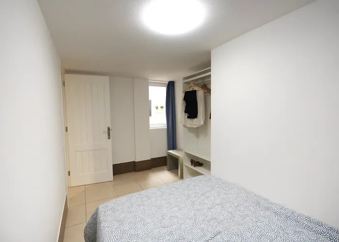 Two Bedrooms Close To Airport Апартаменты *