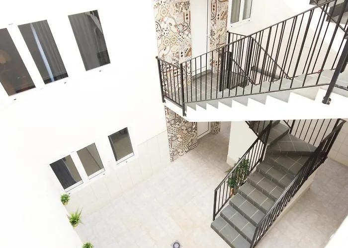 Two Bedrooms Close To Airport Апартаменты Каррисаль