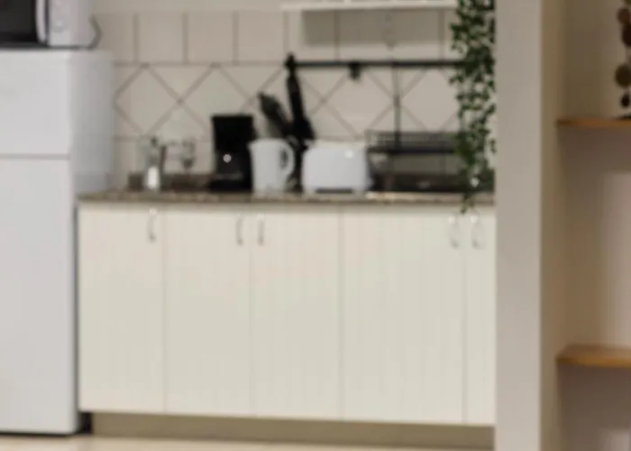 Two Bedrooms Close To Airport *