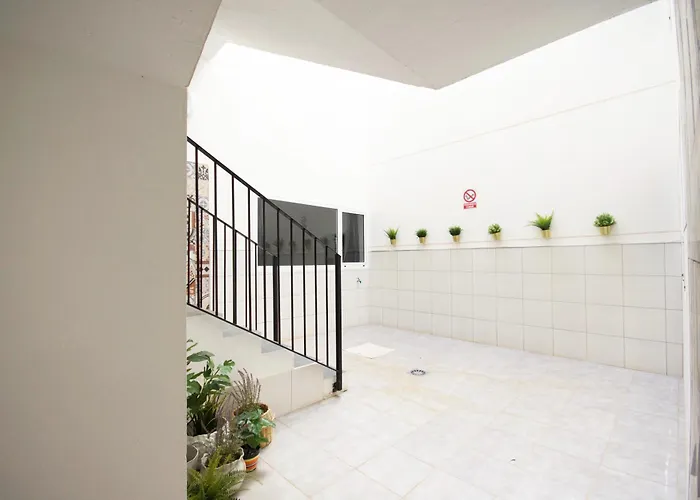 Two Bedrooms Close To Airport