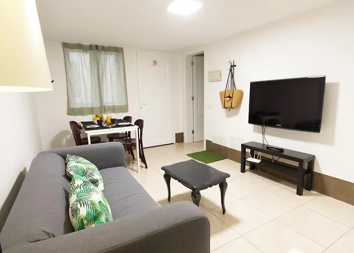 Апартаменты Two Bedrooms Close To Airport Каррисаль