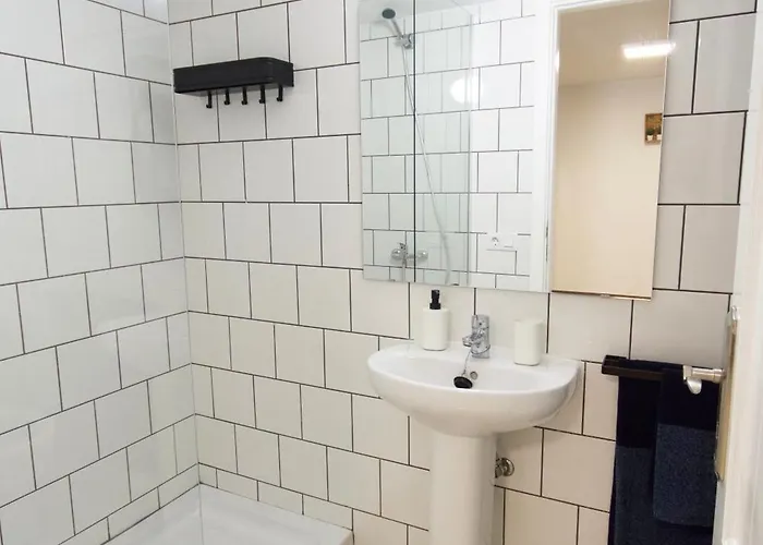 Апартаменты Two Bedrooms Close To Airport
