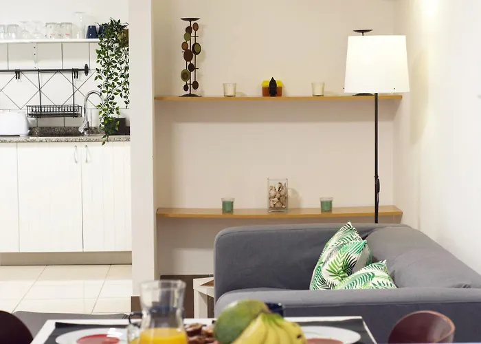 Апартаменты Two Bedrooms Close To Airport Каррисаль