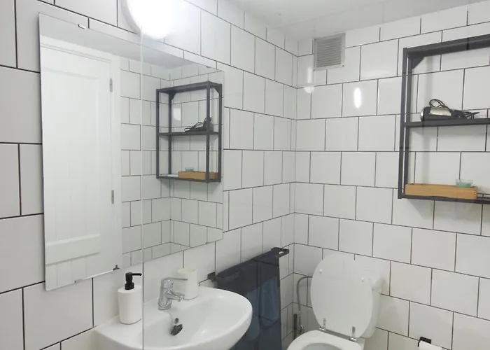 Апартаменты Two Bedrooms Close To Airport