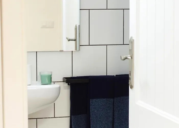Апартаменты Two Bedrooms Close To Airport *