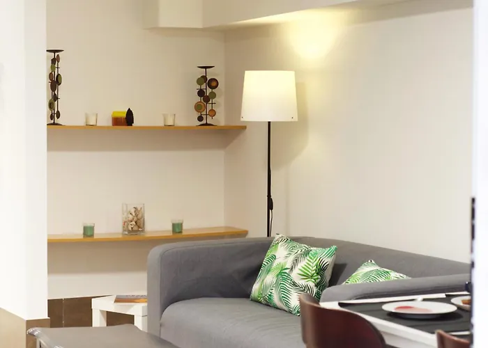 Two Bedrooms Close To Airport Апартаменты *