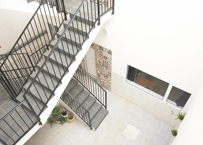 Two Bedrooms Close To Airport * Каррисаль