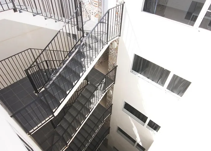 Two Bedrooms Close To Airport Апартаменты