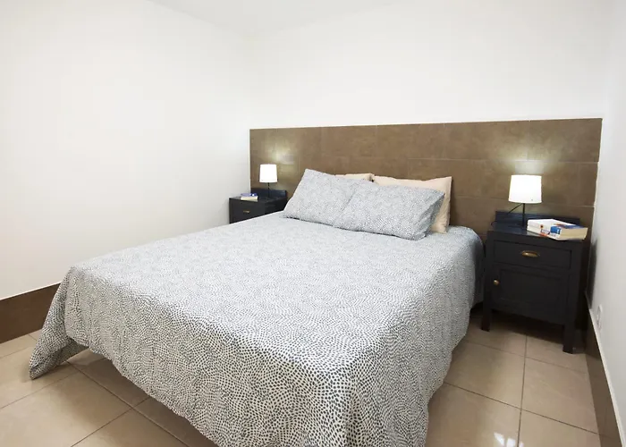 Апартаменты Two Bedrooms Close To Airport Каррисаль